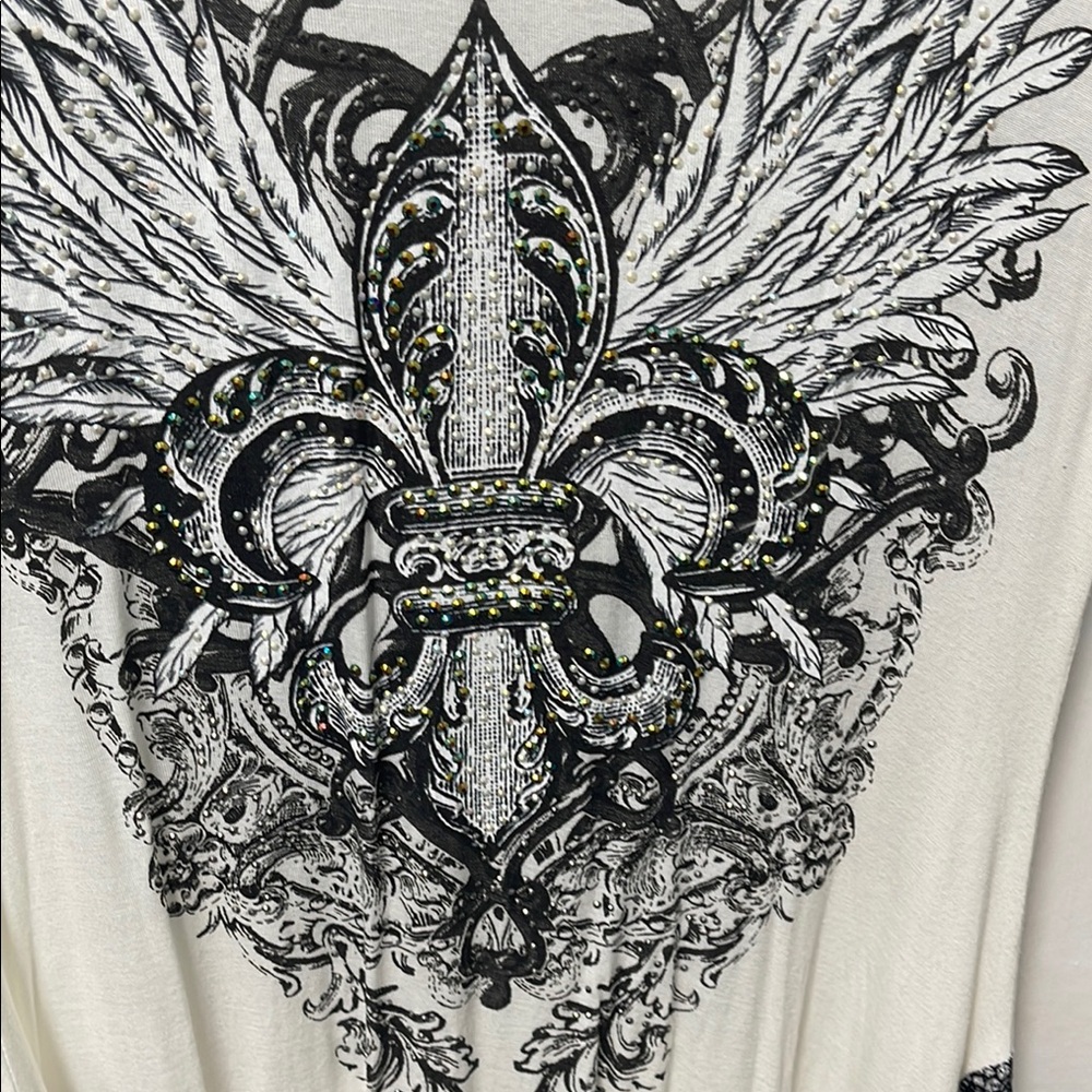 White and Black Graphic Women's Top - Picture 2 of 6